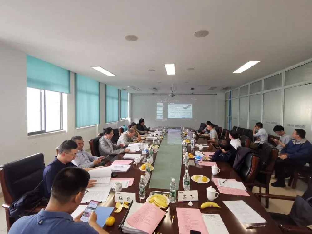 揚鍛公司2022年市級關(guān)鍵核心技術(shù)攻關(guān)趕超項目順利通過驗收，項目“YSH系列單動力雙邊驅(qū)動四連桿精密智能數(shù)控高速壓力機
